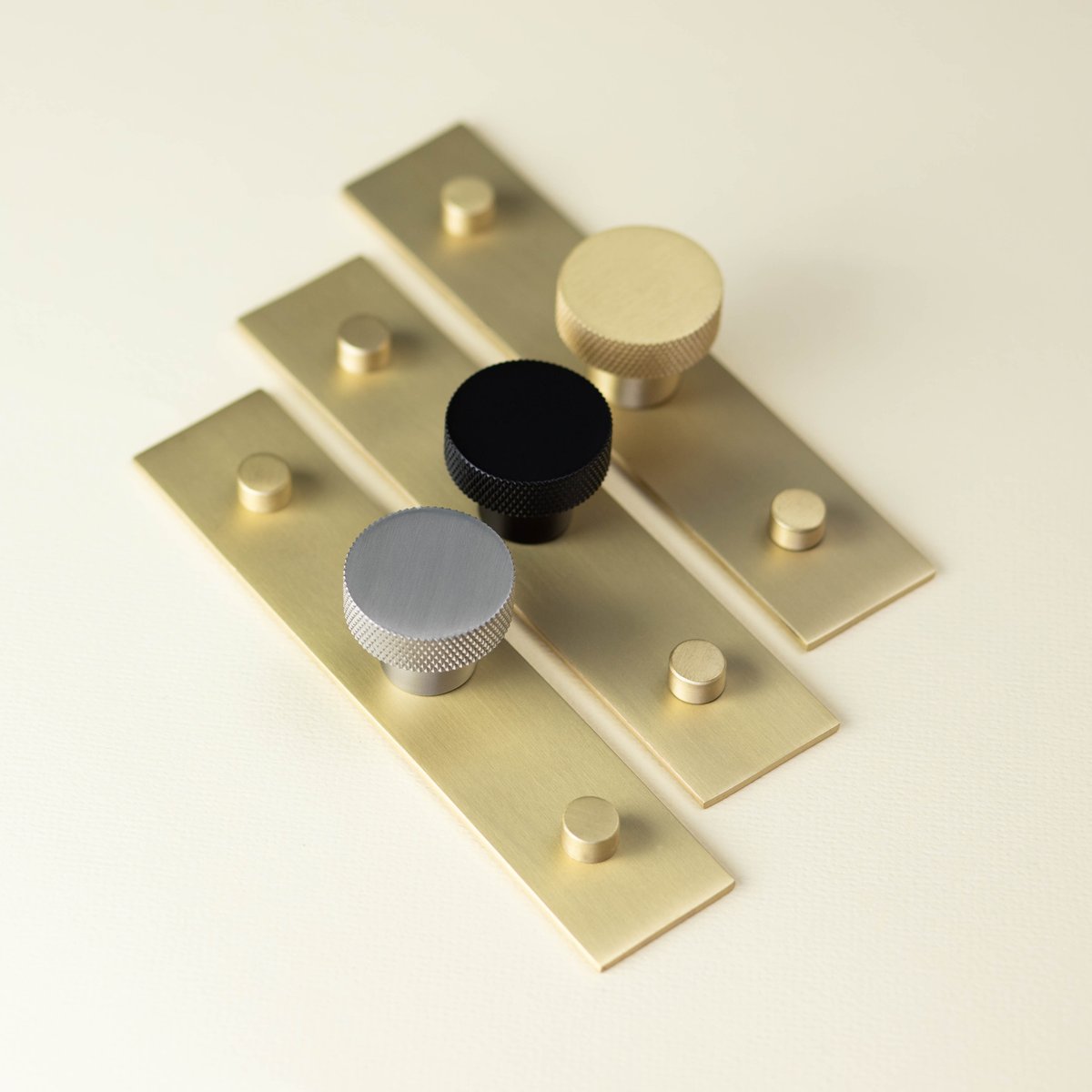 SDSLondon's tweet photo. We have added FOUR cabinet collections to our range! You can find them on our website in our Cabinet Collection category! 
#cabinethardware #brasscabinetfittings #cupboardhandles #cupboardknobs https://t.co/Zb195FNfGm