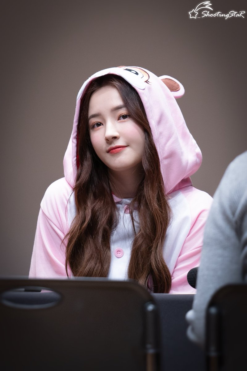 _ShootingStar4's tweet photo. 200112 대방 팬싸인회 

I am happy to be a Merry.
——————————
#모모랜드 #MOMOLAND 
#モモランド 
#낸시 #NANCY 
#GRU #그루
#ナンシー
#무지개공주
#Thumbs_Up
@MMLD_Official https://t.co/NWk5CYGsOd