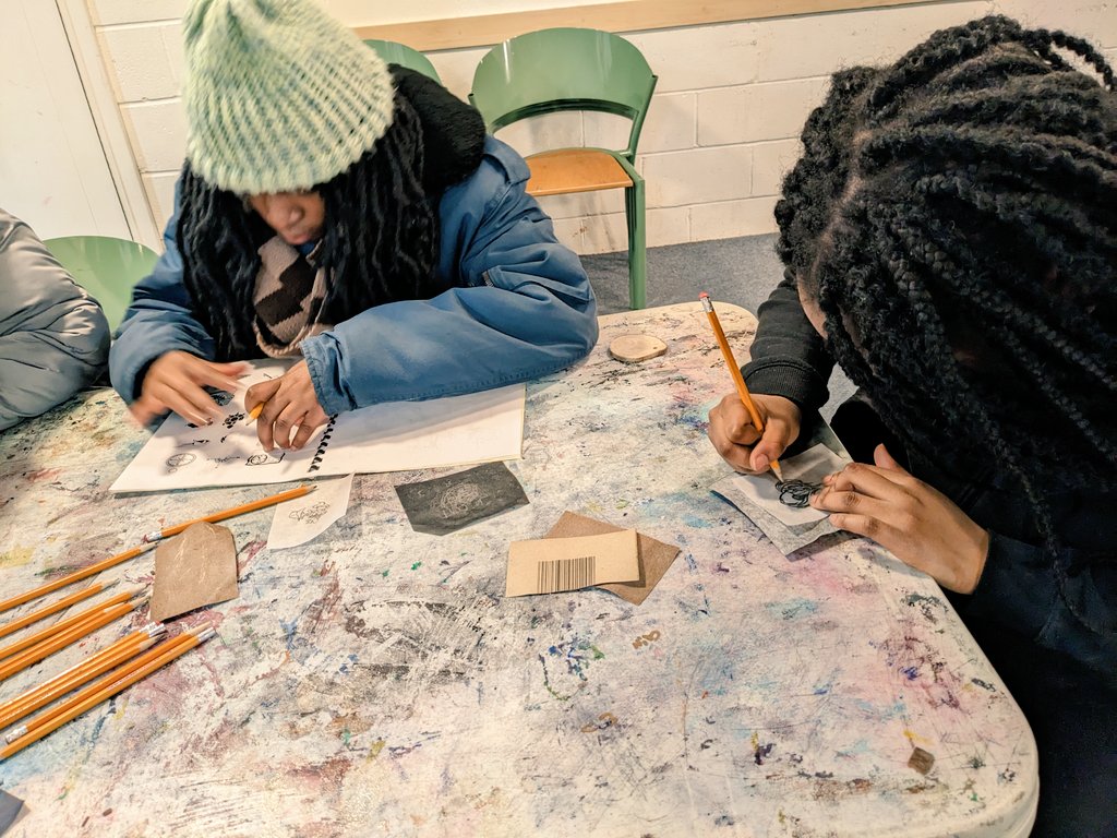 Mrs__DAmario's tweet photo. Medallion Making at Teen Ranch 😊. https://t.co/VUpUBxekqQ