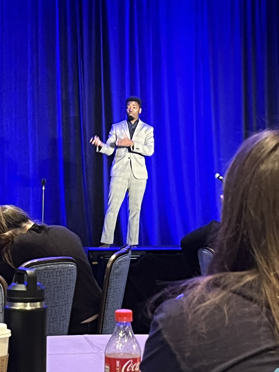 Anna Davis tweet media