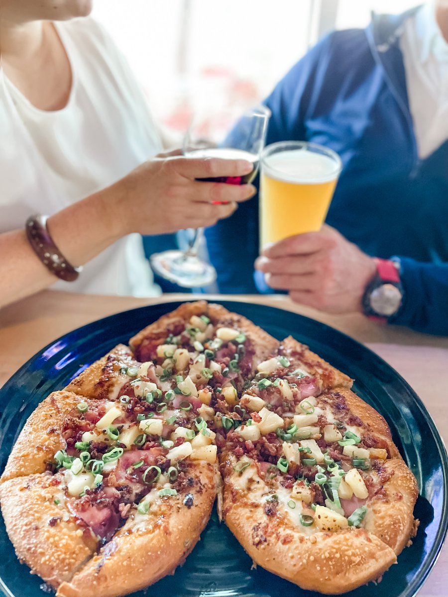 Happy Valentine's Day! Today's the LAST DAY to get a Heart-Shaped Pizza in support of local charities. Find your Boston's Pizza: bostons.com/locations 

#bostonspizza #heartshapedpizza #local #charity #valentinesday