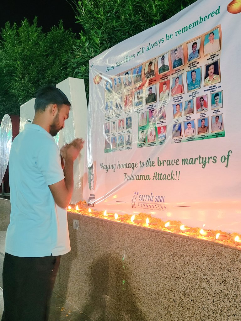 nnbiswajeet's tweet photo. Heartfelt tributes to our brave heroes who lost their lives in #PulwamaAttack. We paid tribute to them on this black day &amp; prayed silently to God to give strength to their families
@crpfindia @DefenceMinIndia @PIBBhubaneswar @CRPF_Odisha @SATTVIC_SOUL #BlackDay #BlackDayForIndia https://t.co/LhO4mJXibf