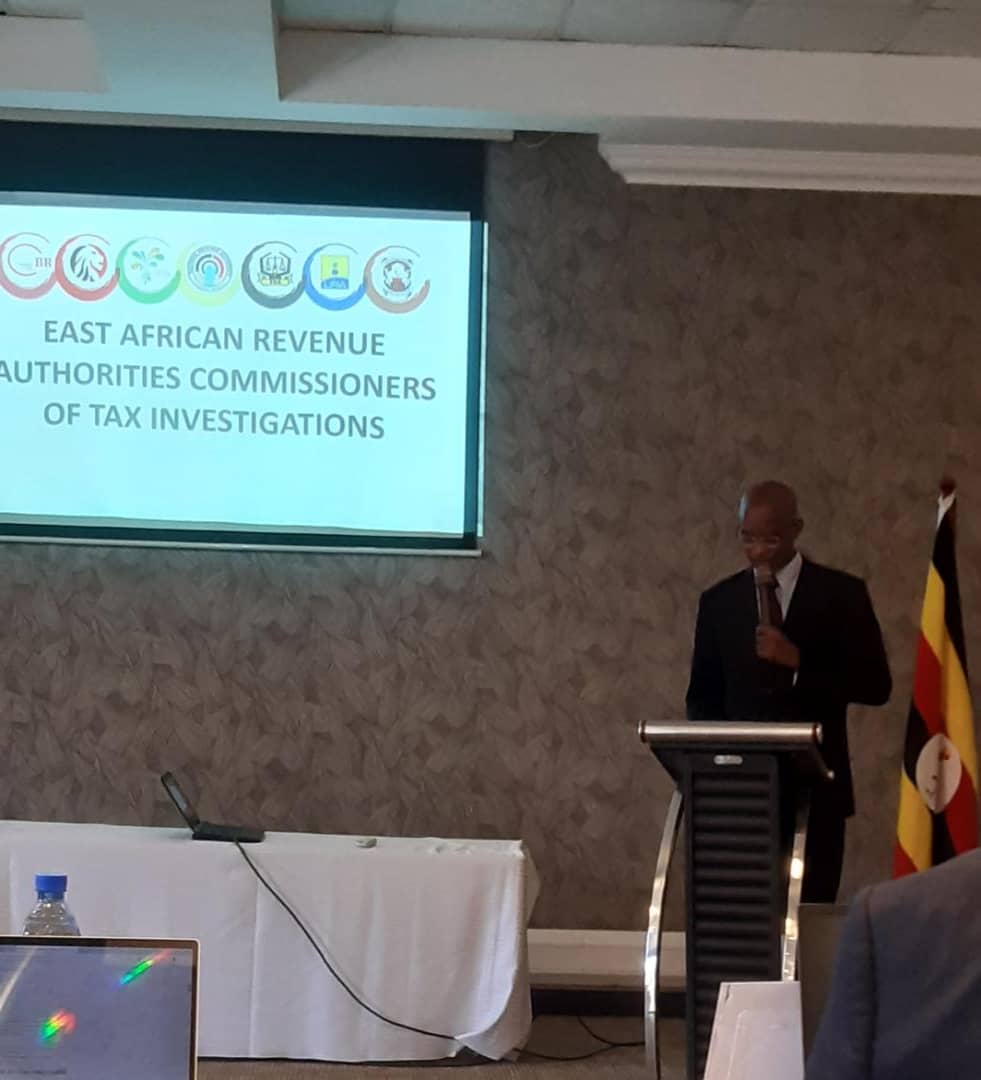 OBR_BI's tweet photo. #Burundi L’@OBR_BI (représenté par le CERGR et le Directeur de Lutte contre la fraude) participe au Forum des Commissaires des Enquêtes des Administrations Fiscales de @jumuiya-Kampala, du 14 au 15/2/2023
@RTNBurundi @FinancesBurundi https://t.co/ntU4qZCLvT