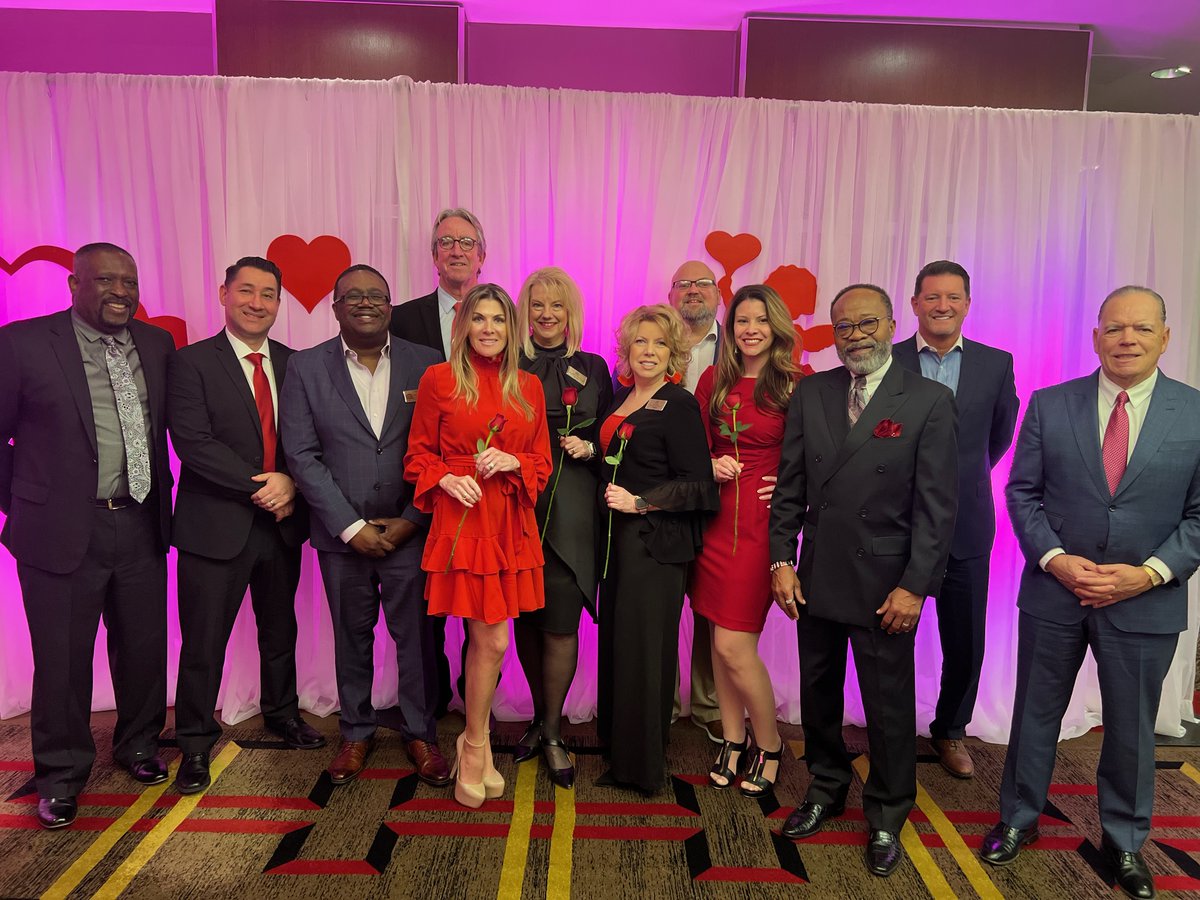goldennuggetac's tweet photo. Sending โฅ๏ธ LOVE โฅ๏ธ to all of our Golden Guests this Valentine's Day ๐ฅฐ #ToastsToOurHosts #GoldenNuggetAC https://t.co/7wOE0olbJ6