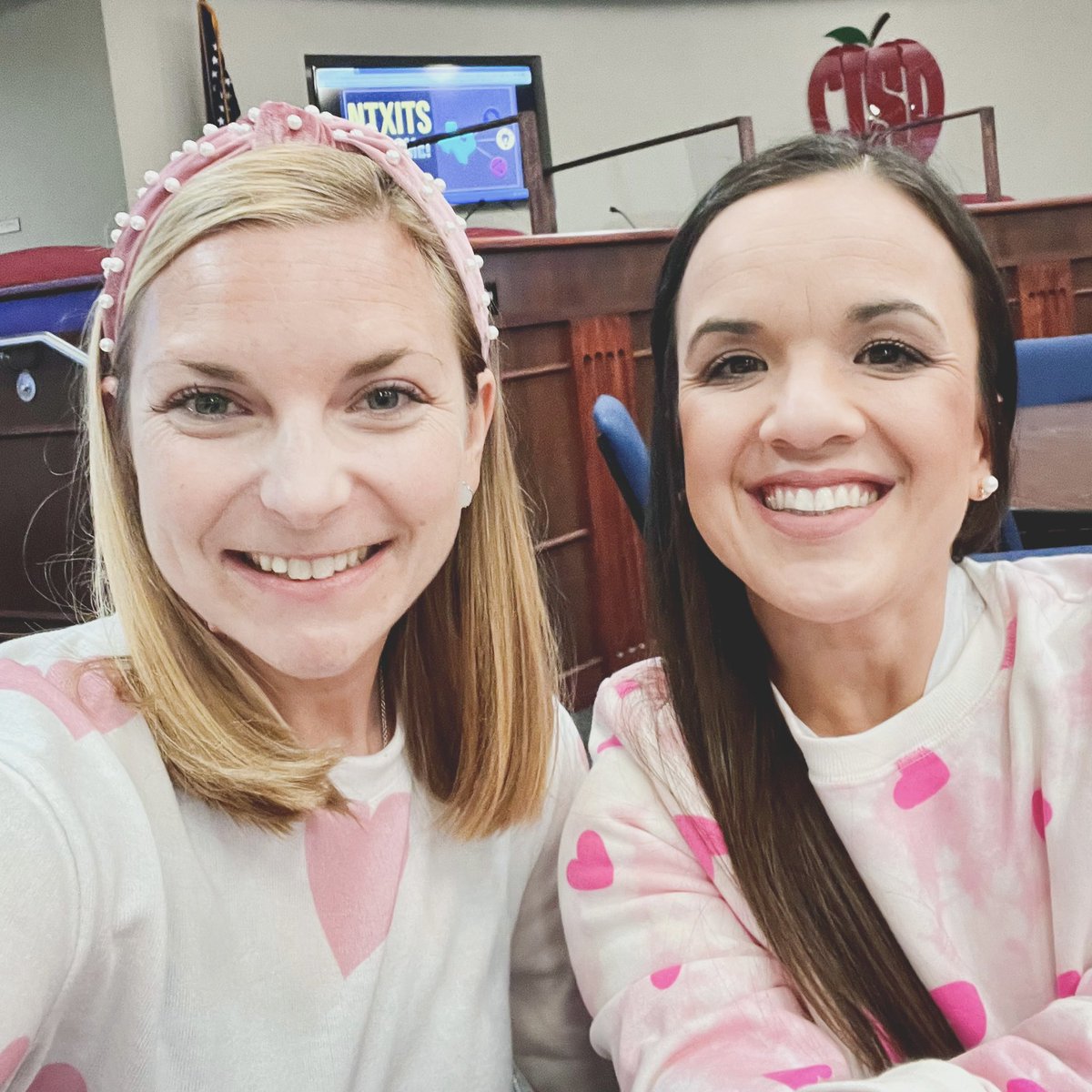 Autumn Riley 💖 💻 ✝️ #DigitalLearning (@mrsautumnriley) on Twitter photo 💝 Excited to be spending our Valentine’s Day at #NTXITS with <a href="/NorthTxITS/">North Texas ITS</a> hosted by <a href="/CastleberryISD/">Castleberry ISD</a>
💌 Ready to learn, reflect, & share
<a href="/WILLSinmotion/">Sara Wills</a>
#edtech #learningforward 💝 Excited to be spending our Valentine’s Day at #NTXITS with <a href="/NorthTxITS/">North Texas ITS</a> hosted by <a href="/CastleberryISD/">Castleberry ISD</a>
💌 Ready to learn, reflect, & share
<a href="/WILLSinmotion/">Sara Wills</a>
#edtech #learningforward
