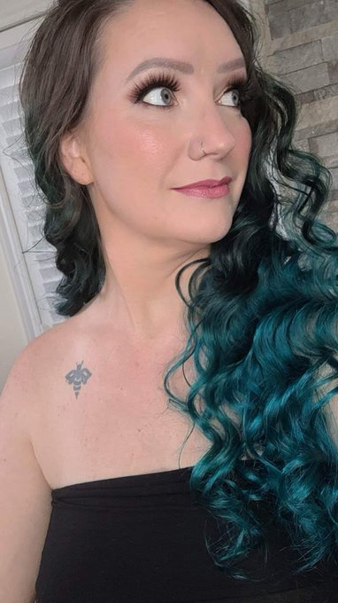 Happy Valentines day!   Do you need an ethot girlfriend, or internet mistress? Maybe a mobile Mommy?