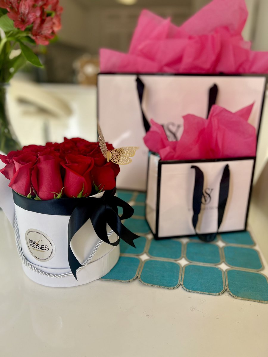 MandySealey's tweet image. Love is in the air.. #HappyValentinesDay