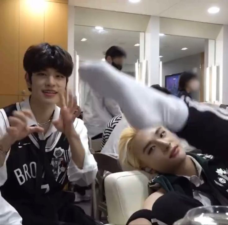 24/7 kasi hindi ko naabutan ang 11:11 

happy valentine's day, love sana may kiss ako mamaya 🤭 <a href="/sorinjames_/">sorin.</a>