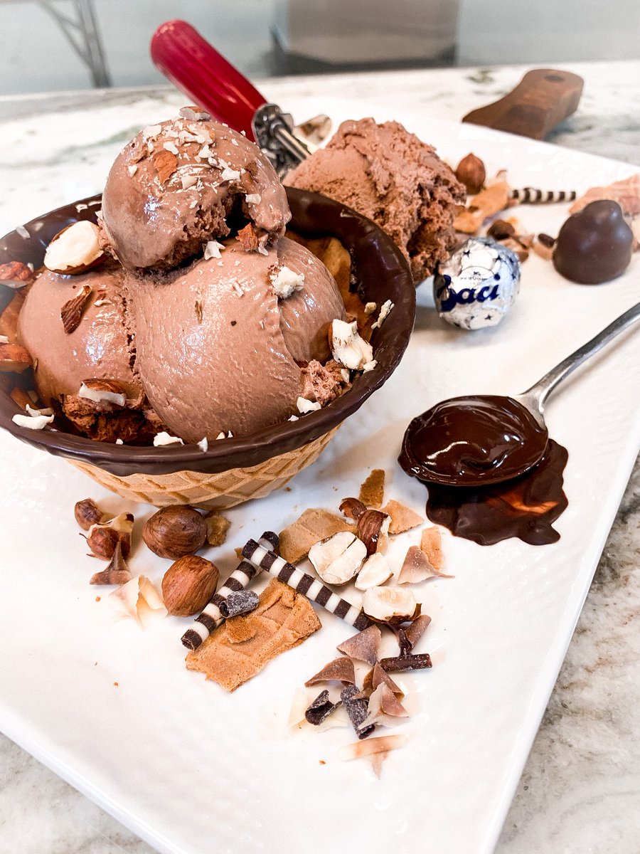 fantasiayeg's tweet photo. Roses are red, violets are blue, baci 💋💋💋 to you!
 #yeg #yegfood #yegfoodie #yeglocal #yegbusiness #yegeats #yegeatslocal #foodporn #foodie #foodphotography #foodstagram #foodblogger #gelato #yegsmallbusiness #edmonton  #yegdt #yeggelato #yegtreats #HappyValentinesDay https://t.co/wLmt6NBsxM