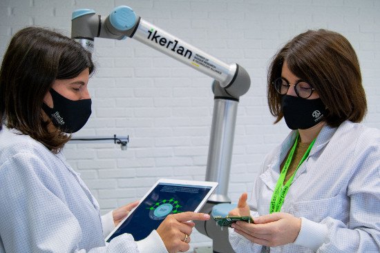 Happy International Women &amp; Girls in Science Day! On the FRACTAL project, women are included in all aspects of the technology research and development. Moreover, our project leader is Dr. Aizea Lojo – a team leader in AI &amp; Data Analytics <a href="/IKERLANofficial/">IKERLAN</a>
#womeninscience