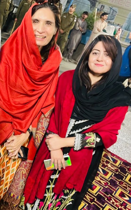 Rehman0o's tweet photo. Women wing has played the role of the frontline in the struggle of Pakistan Tehreek-e-Insaaf in every difficult period, Mehreen Afridi &amp; all the women’s of women wing PTI are the pride of @PTIofficial .
We Proud of you @MehreenAfridPTI ✌️ https://t.co/360E3X71hq