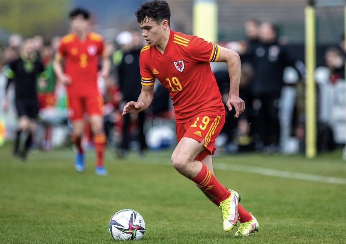 Manchester United are set to complete the signing of young talent 2006-born striker Gabriele Biancheri from Cardiff City 🔴🏴󠁧󠁢󠁷󠁬󠁳󠁿🤝🏻 #MUFC

Understand it’s 4 year pro contract now completed, just waiting for Fifa approval to finalise the deal.