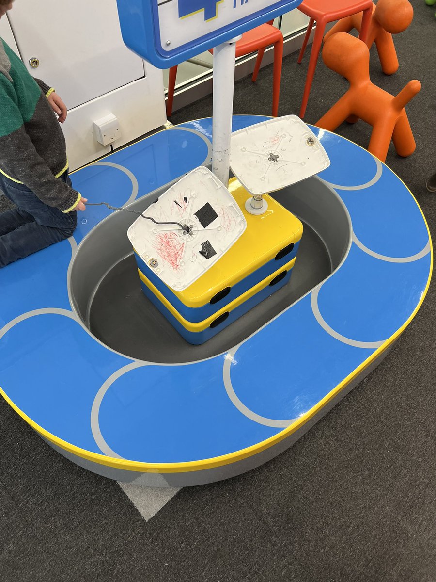 Telecom_Ale's tweet photo. Thank you @LondonCityAir for letting kids play with loose cables in the “play one” while waiting for our flight! https://t.co/DJXVH4kFf9