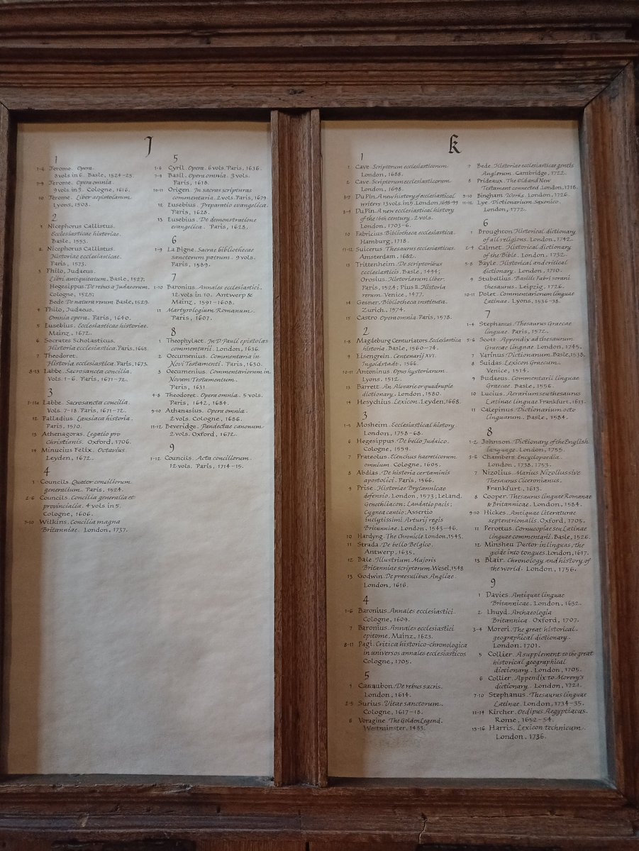 SanjeePerera1's tweet photo. The highlight of my weekend was a visit to the chained library @HFDCathedral.
There's been a working theological library here since the 12C, and this 17th-century #ChainedLibrary is the largest to survive with all its chains, rods & locks intact.
https://t.co/m9dfcxMHAn https://t.co/nz7JW2vDKr