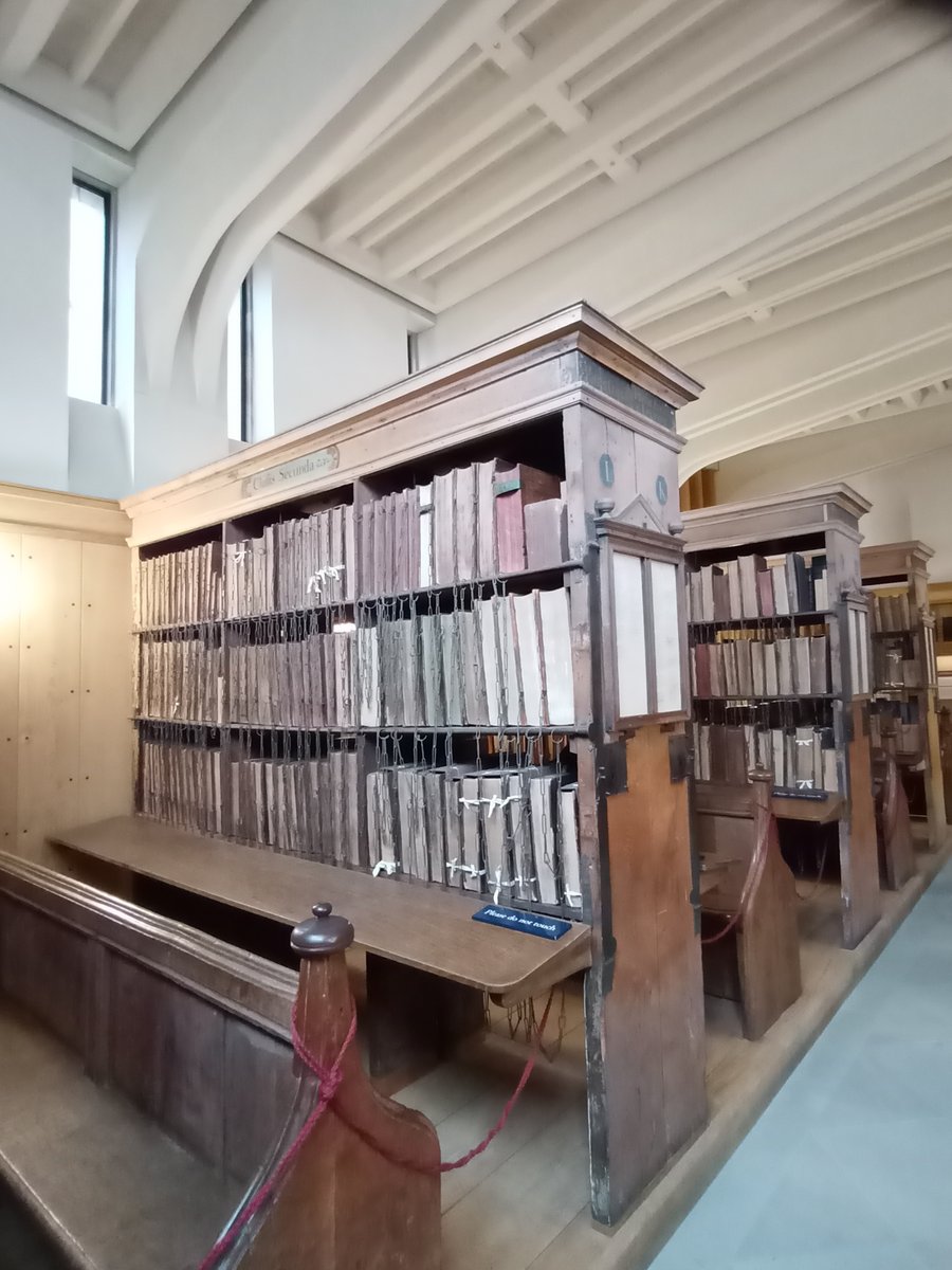 SanjeePerera1's tweet photo. The highlight of my weekend was a visit to the chained library @HFDCathedral.
There's been a working theological library here since the 12C, and this 17th-century #ChainedLibrary is the largest to survive with all its chains, rods & locks intact.
https://t.co/m9dfcxMHAn https://t.co/nz7JW2vDKr