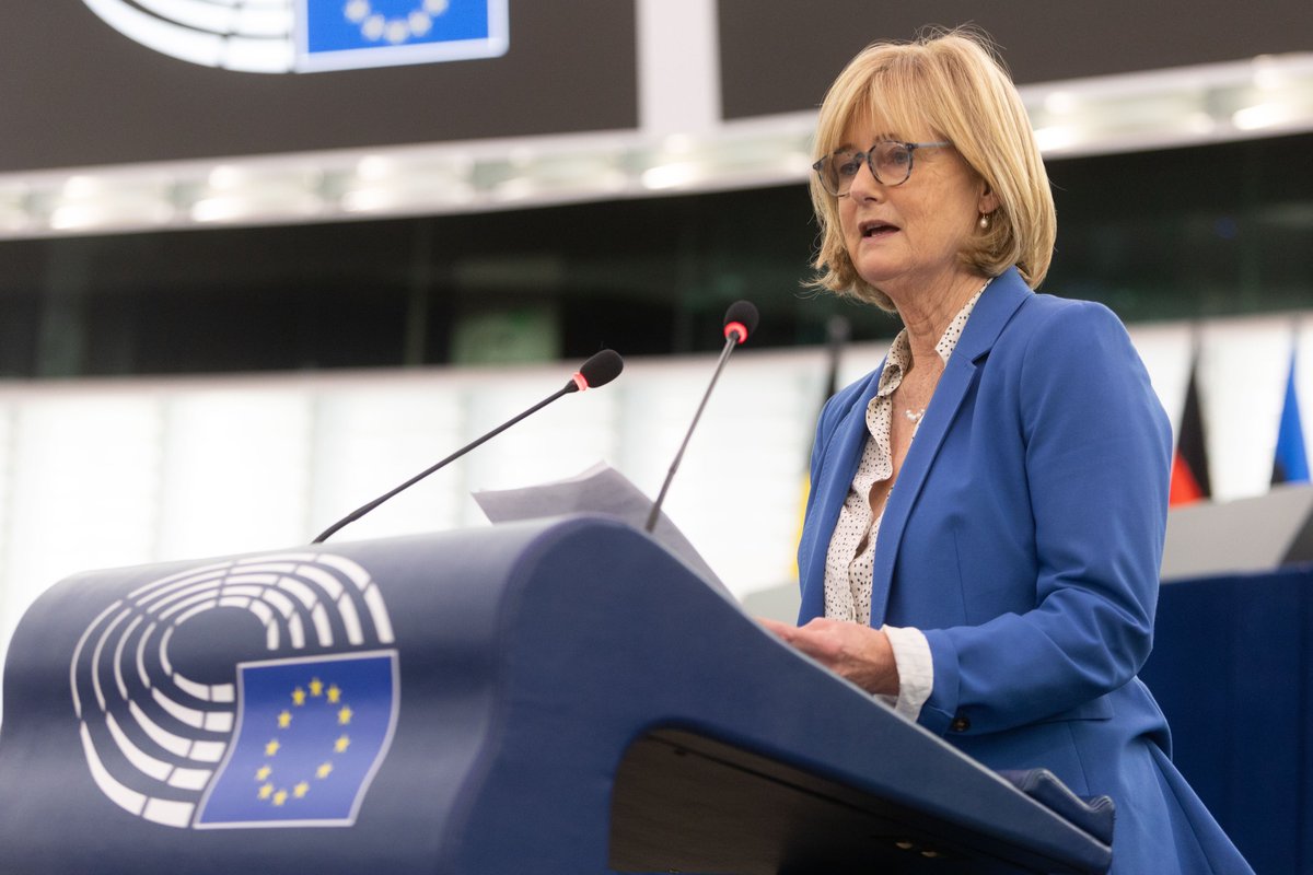 DeirdreCluneMEP's tweet photo. BREAKING: @Europarl_EN plenary approves the setting up of a new sub-committee for Public #Health.

The #EU is fighting cancer, rolling out vaccines, prioritising patients &amp; leveling up on healthcare across Europe. Now we have a permanent forum to discuss these key issues 💉💊🏥 https://t.co/4VVCq1tS19