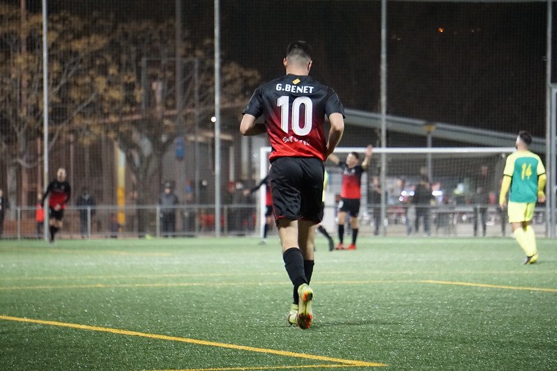 SantCugatFC's tweet photo. CLUB | A casa nostra tenim molts joves futbolistes formats durant anys i anys al Tubau 😍

❤️🖤@ferranroca25, @GuillemBenet, @MartiGarcia4 o @MarcCapel96... jugadors 100% #MadeInSantCugat que ara defensen la samarreta del Primer Equip Masculí. 

#SomVermelliNegres
#SomelSantCugat https://t.co/8QMUZ0kRsS