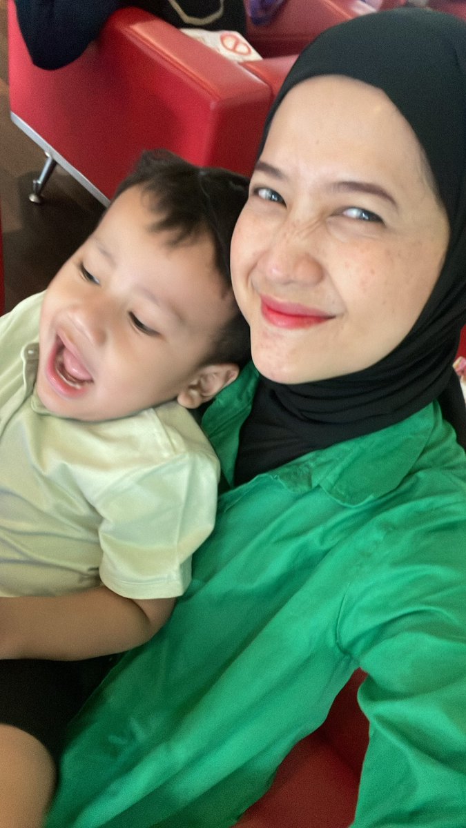 agus_tiena's tweet photo. @ohmybeautybank 💚💚💚 https://t.co/vyO9UTurdd