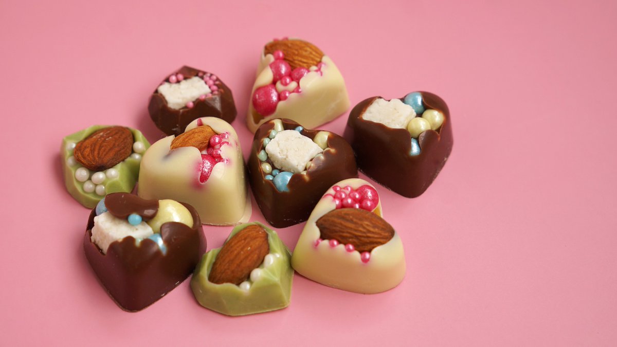 FoundationFAR's tweet photo. About 40% of the world's #almonds are used in #ValentinesDay candy. To ensure there's enough for everyone, @FoundationFAR is investing in research w/ #almondfarmers to increase soil fertility &amp; #foodsafety. #FoodResearch = Safe, plentiful holiday candy! https://t.co/FcVSur4XFp https://t.co/fqKTlOejBf