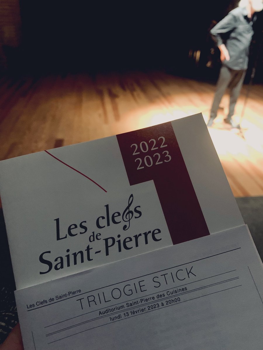 [MÉCÉNAT SOLIDAIRE] Après une médiation dans leur lycée, les jeunes du Lycée des Arènes ont assisté au concert « Trilogie Stick » des <a href="/ClefsdeStPierre/">Les Clefs de Saint-Pierre</a> hier soir avec Aïda ! 🥁🎶