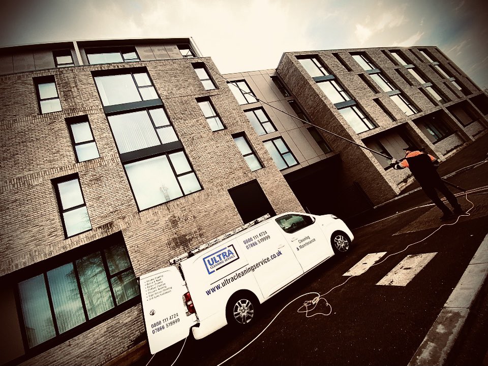 UltraCleaning72's tweet photo. Our ground teams out today in Manchester.
#lovewindowcleaning @ILoveMCR https://t.co/Bq3B8KvQmJ