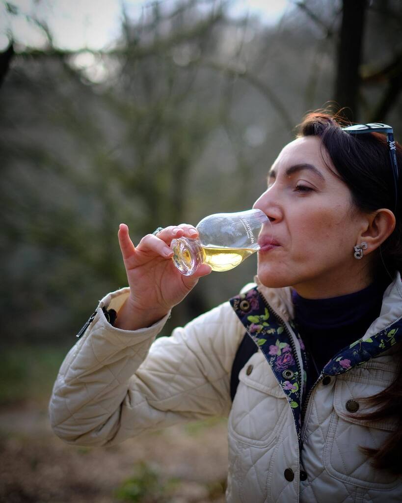 Happy Valentine’s Day ❤️

Thanks to @lamitta_kab who will sometimes let me take a picture of her with a dram 🥰 and for letting me continue this crazy and expensive hobby!

Have a wonderful day all you romantics!

What are your plans?

#whisky #dram #… instagr.am/p/Coo9gO1svFv/