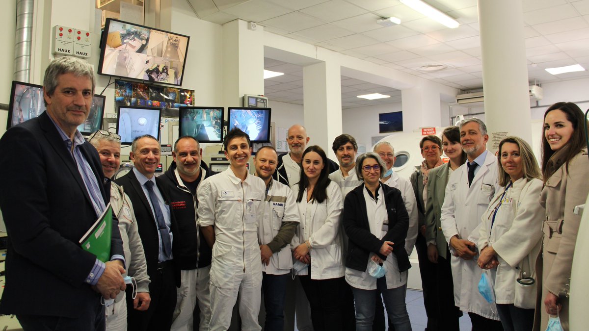 CHUdeNice's tweet photo. [A la découverte de nos pôles]
Rencontre de @RodolpheBourret, du Pr @LevrautJ et du Dr @berederisa avec les équipes du pôle #urgences des Drs Pierre-Marie Tardieux et Didier Giolito.
#CHUdeNice #hélistation #caissonhyperbare #CESU06 #NRBC #SAMU #CFARM #SMUR
@pimou06 @Didigadit https://t.co/zwQ1WBpeni