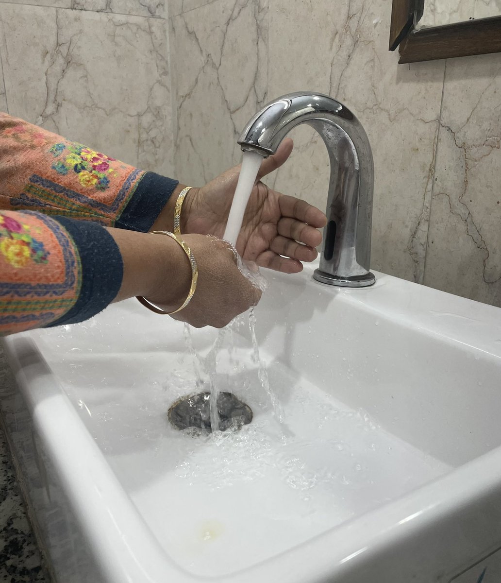 archanavarmaIAS's tweet photo. A dripping tap 🚰 can waste between 300ML & 1L per hour. This sensor tap works well in the @nwmgoi office at CGO. Government & homes 🏡 can install. Initial cost 2.5k ( internet info 😆) or so but in long run benefits are more #SaveWaterEveryDropCounts -#SaveWaterSaveFuture https://t.co/YiQQtDNaLu
