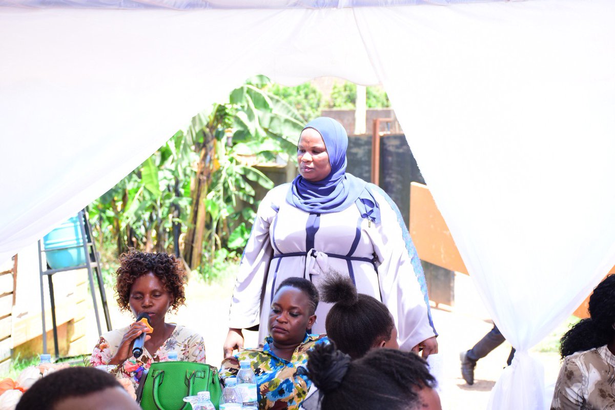 chlegsacco's tweet photo. Ms Juweria Sadic from @IDIMakerere demystifies in-depth that reproductive justice begins with empowering the minoritized young people through informing them on their rights and obligations, and where to access services.
#BurstTheMythOnContraception
#MakeWayProgramme https://t.co/XaM76tCFyi