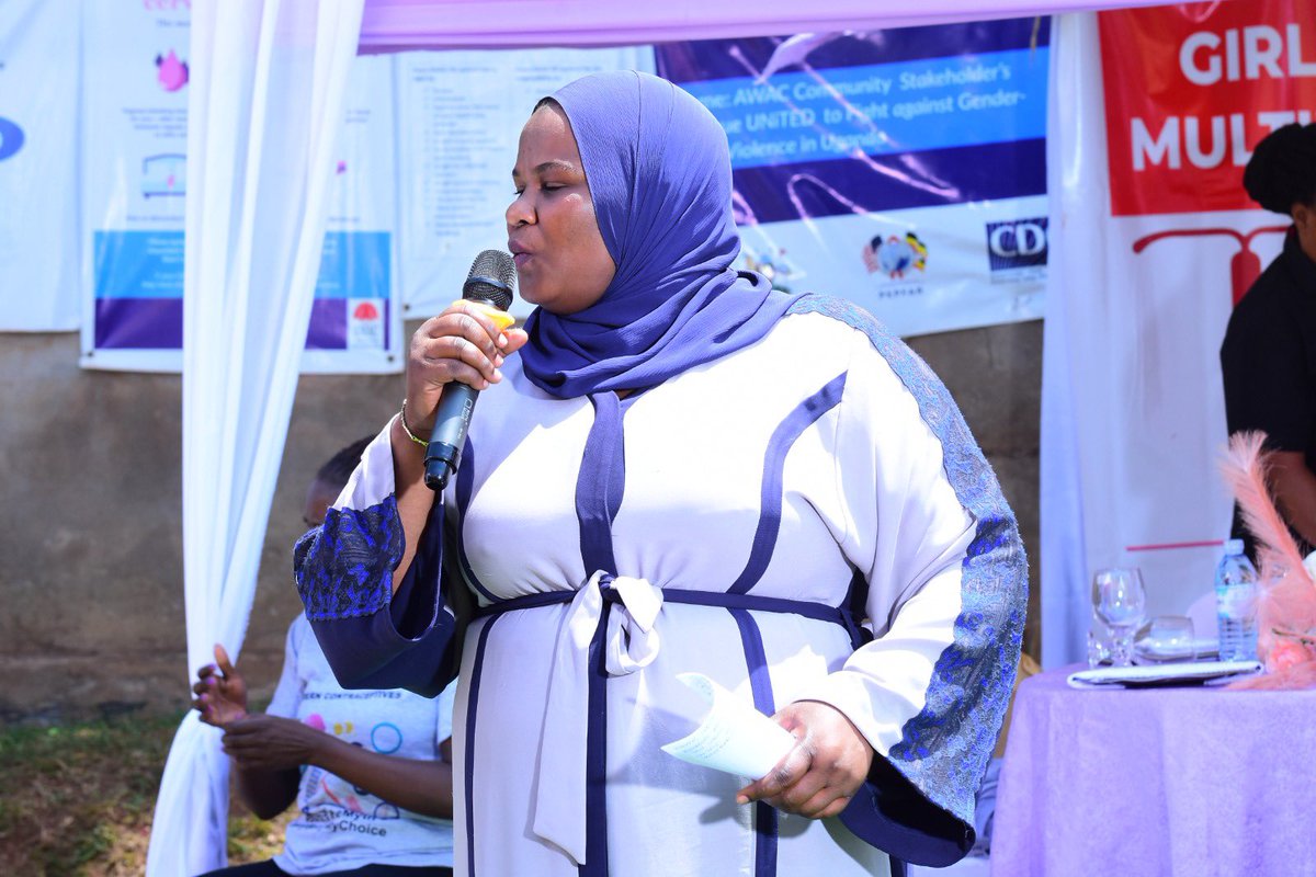 chlegsacco's tweet photo. Ms Juweria Sadic from @IDIMakerere demystifies in-depth that reproductive justice begins with empowering the minoritized young people through informing them on their rights and obligations, and where to access services.
#BurstTheMythOnContraception
#MakeWayProgramme https://t.co/XaM76tCFyi