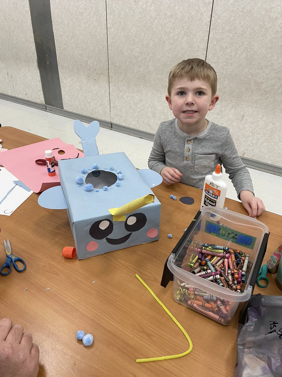 Mrs_Ray_1st's tweet photo. Thank you @HillviewPta for hosting tonight’s Friendship Box Party. We had a blast designing and building a box together as a family! Benjamin loves the way his unicorn whale turned out! ❤️ https://t.co/2z7WkdaAeB