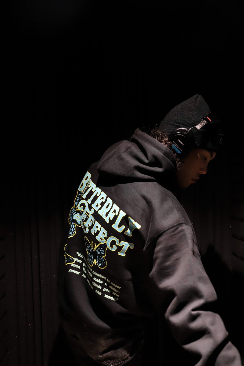 sugataofficial's tweet photo. 【SUGATA】
「BUTTERFLY EFFECT HOODIE / BLACK LIGHT BLUE」¥13,000 (税抜)

オンラインストアにて受注販売スタート

［受注受付期間］
2/14(火) 20:00 ~ 2/21(火) 17:00
※3月上旬より発送開始を予定しております。

https://t.co/qcz6G9GInL https://t.co/Wm2ww7W4l6