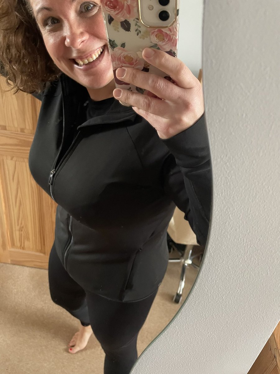 nkh12349's tweet photo. Ready for body pump and then slow-roast pork laterโฆ none of which is a euphemism ๐ have funโฆ and please everyone make sure you love yourselves too because you matter ๐ฅฐ
#selfie #workout #bodypump #needmoreenergy #smile #behappy #dimples #messyhair #adidas https://t.co/7yywvS7tYp