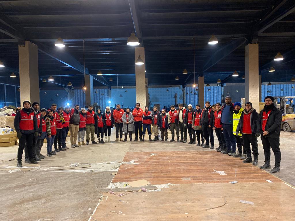 genckizilay54's tweet photo. Gönüllerimizle Malatya görevimizi tamamladık🌙

Gönüllülerimizle yaralara merhem olabilmek için sahadaydık. Malatya'daki görevimizi tamamladık çok şükür ❤️🌙

#DaimaHazır https://t.co/i3aX0VcteZ