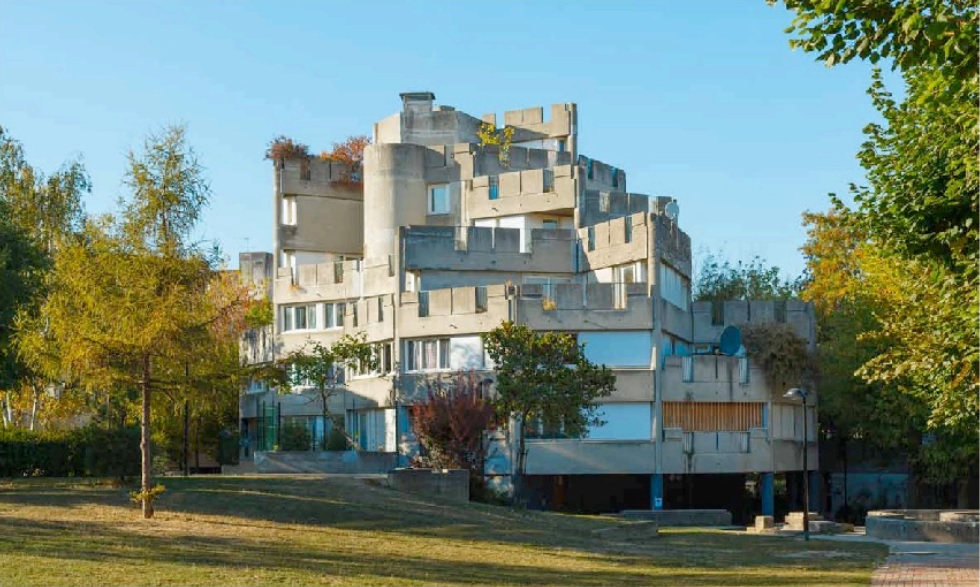 AnruOfficiel's tweet photo. Plus inclusifs, plus écologiques : Renée Gailhoustet (1929-2023), architecte de conviction, a produit une série de projets de logements sociaux visionnaires 🏢

Pour en savoir plus 📚 #livre "Une poétique du logement"
#hommage #architecture #quartiers #social #livre https://t.co/bmrWqSeEJW