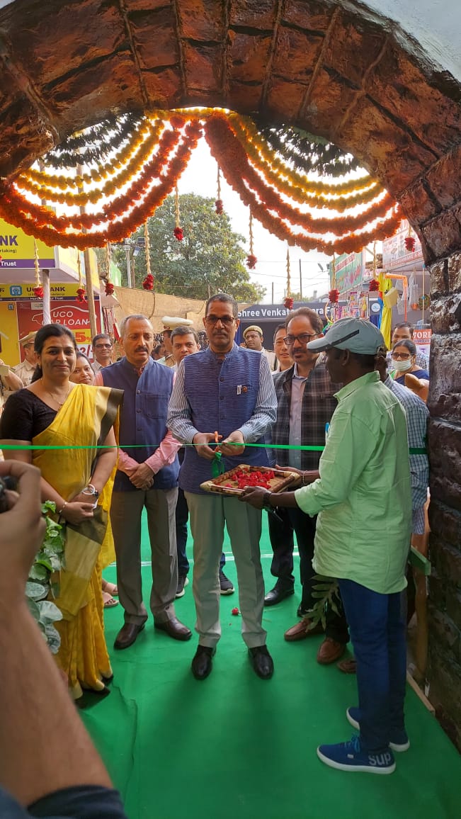 HarithaHaram's tweet photo. #AIIE #ExhibitionSociety
#నుమాయిష్ లో తెలంగాణ అటవీశాఖకు మొదటి బహుమతి.
పథకాల అమలు, ప్రదర్శన విభాగంలో బహుమతి దక్కించుకున్న అటవీశాఖ స్టాల్.
@HarithaHaram ద్వారా అటవీశాఖ అమలుచేస్తున్న వినూత్నపథకాలు, వాటి ప్రదర్శనకు హైదరాబాద్ ఇండస్ట్రియల్ ఎగ్జిబిషన్ లో మొదటి బహుమతి లభించింది.
@KTRBRS https://t.co/LEwFp3LXEJ