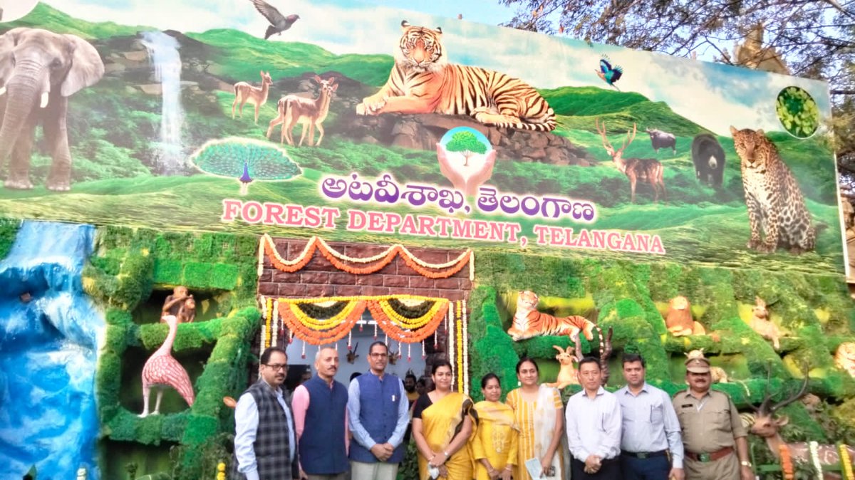 HarithaHaram's tweet photo. #AIIE #ExhibitionSociety
#నుమాయిష్ లో తెలంగాణ అటవీశాఖకు మొదటి బహుమతి.
పథకాల అమలు, ప్రదర్శన విభాగంలో బహుమతి దక్కించుకున్న అటవీశాఖ స్టాల్.
@HarithaHaram ద్వారా అటవీశాఖ అమలుచేస్తున్న వినూత్నపథకాలు, వాటి ప్రదర్శనకు హైదరాబాద్ ఇండస్ట్రియల్ ఎగ్జిబిషన్ లో మొదటి బహుమతి లభించింది.
@KTRBRS https://t.co/LEwFp3LXEJ