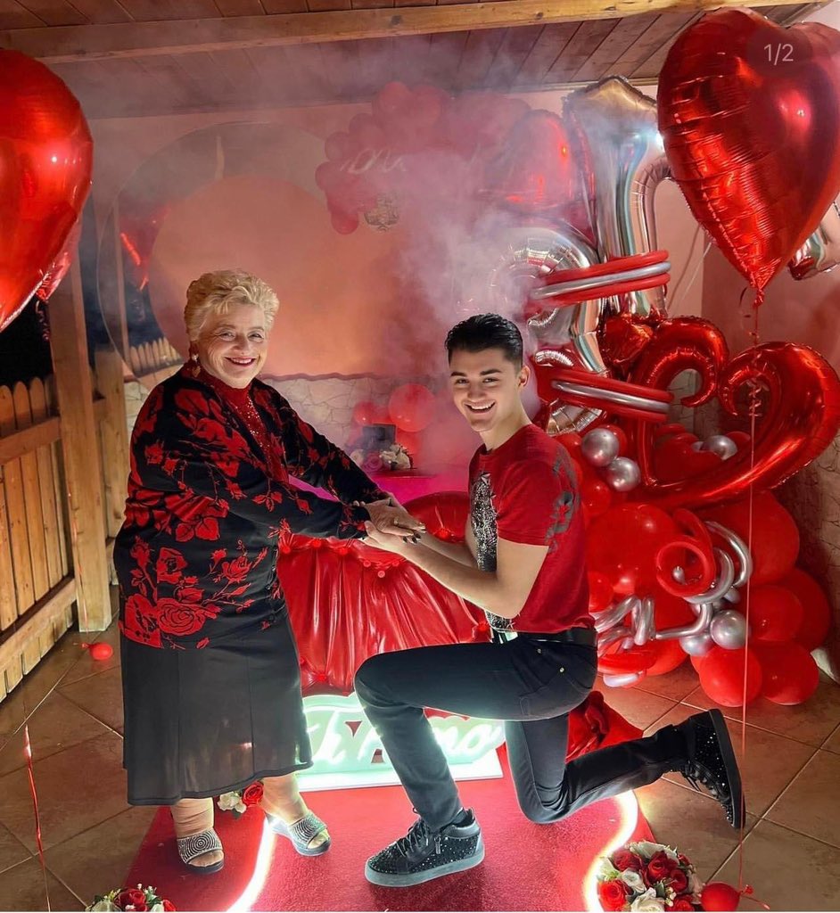 AshCrypto's tweet photo. On this Valentine’s Day i Just secured some more capital to invest in bitcoin and shitcoins. Fck the bears https://t.co/5fUwoHkwhS