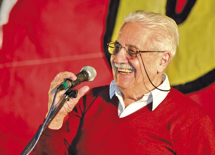 GMCambio's tweet photo. Acá estamos, acá seguimos,“Con el optimismo de la voluntad y el pesimismo de la razón” como decía Gramsci.

Siempre fieles Don Otto, siempre fieles. 

A 4 años del fallecimiento del gran #OttoVargas https://t.co/k2Lg8NbpjH