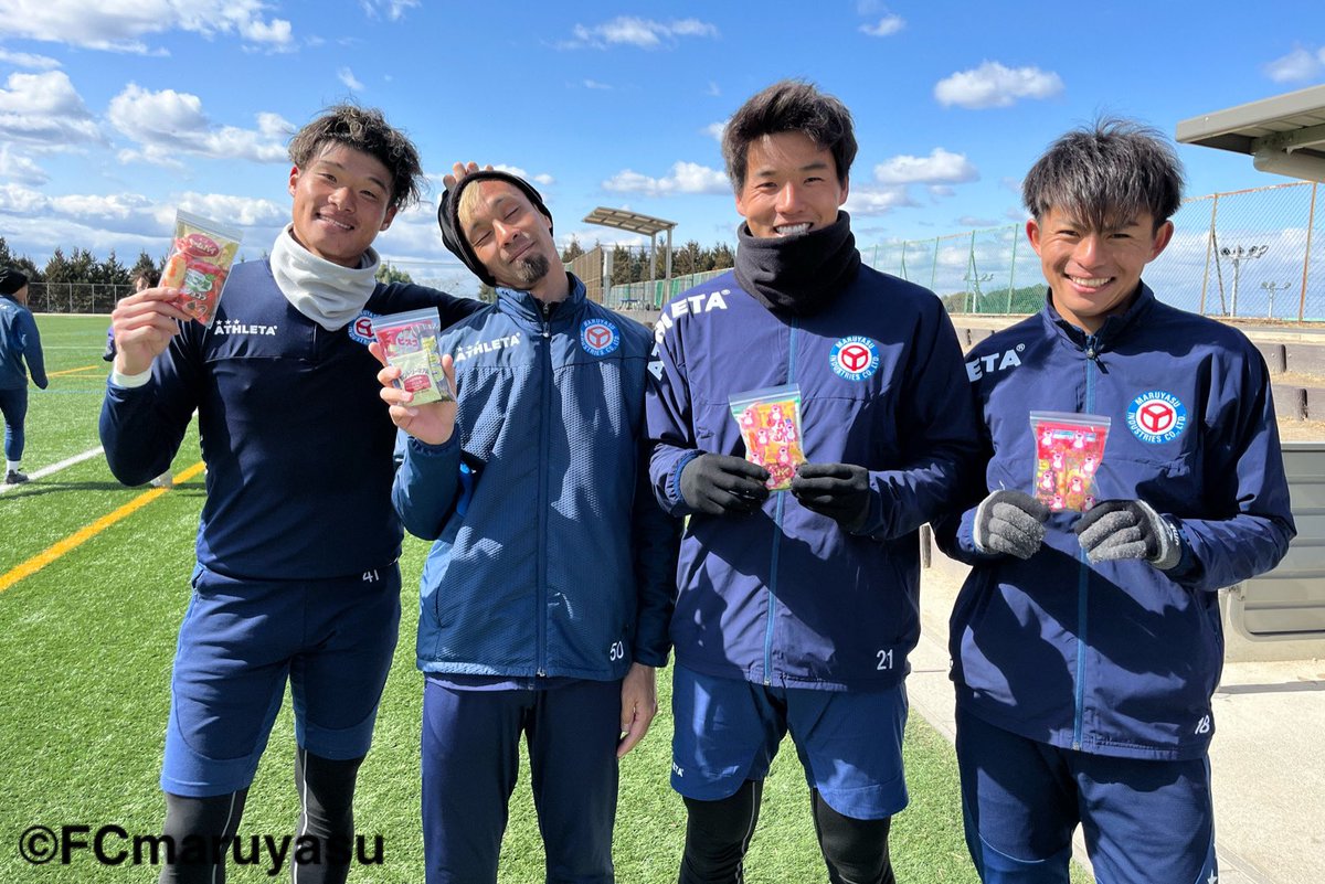 maruyasuokazaki's tweet photo. 【バレンタイン企画🍫❤️】

本日は #バレンタインデー ということで、2月28日(火)までに選手宛にプレゼントを郵送していただいた方の中から抽選で5名様にサイン入りグッズをプレゼント🎁

後日、Instagramのストーリーにてプレゼントを受け取った選手の様子を投稿します📱❤️

#FCマルヤス岡崎 https://t.co/l7ViCj9NWp