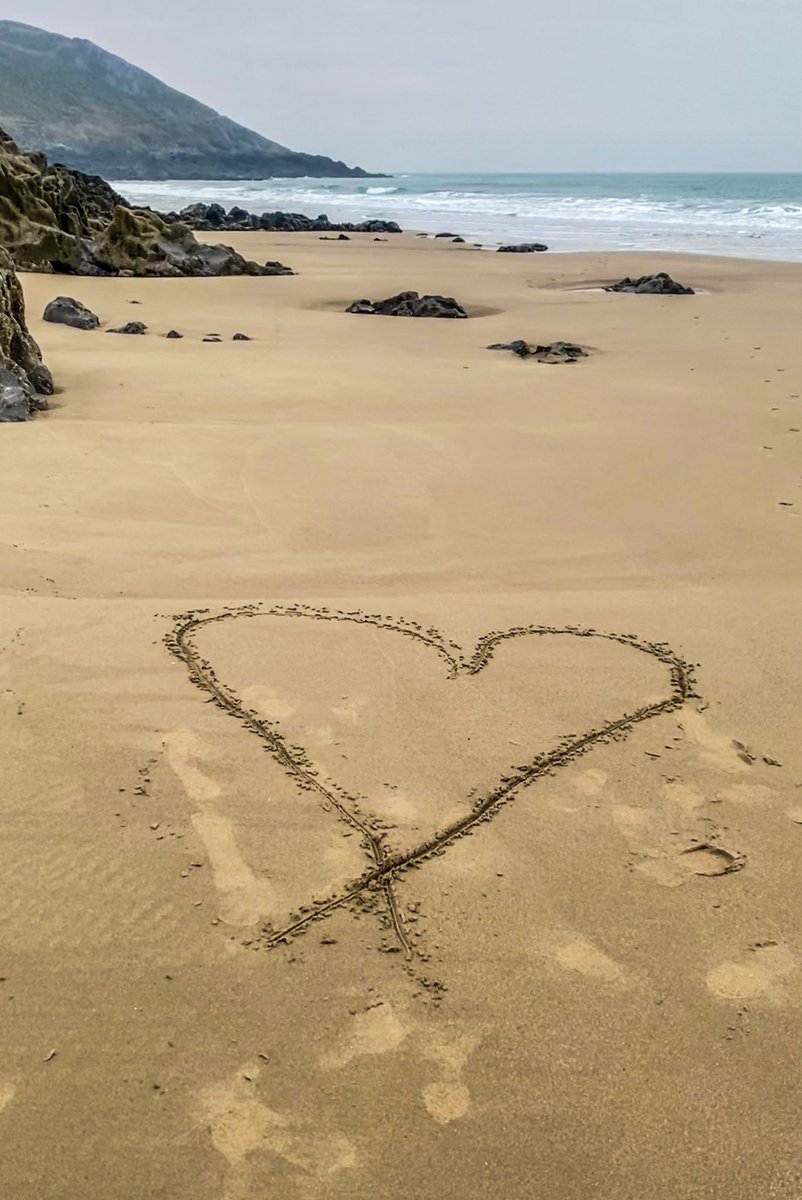 KeriH_AHP's tweet photo. Morning swim on the day of love❤️
#ValentinesDay2023 #seaswimming #welshbeaches #outdoorswimming https://t.co/h8qs3HlWdA