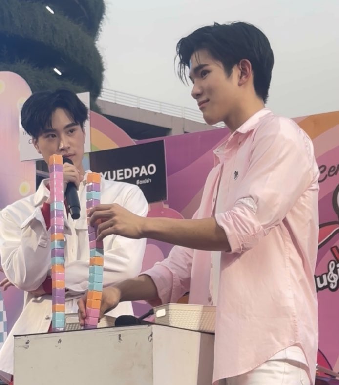 opel_zuza's tweet photo. แกมาดูเจมีไนน์เอ็นดูเพื่อนสนิทมากงง มาต่อเลโก้เรียงดูว่าใครชนะ โฟ้ดตัวแสบไม่ยอมกดลงไปกลัวแพ้ ละดูสายตาเจมมองดิ โอ๋ๆๆ ไม่เป็นไรด้วย ละน้องโฟร์ทอ้อนเจมแรงมาก แกคุณหนูขิตละ บาย น่ารักว่ะจมนฟ y_____y 🧸💖👶🏻

#CentralUdonXGeminiFourth
#เจมีไนน์โฟร์ท #Gemini_NT #Fourthnattawat https://t.co/TS0ERdr5YB