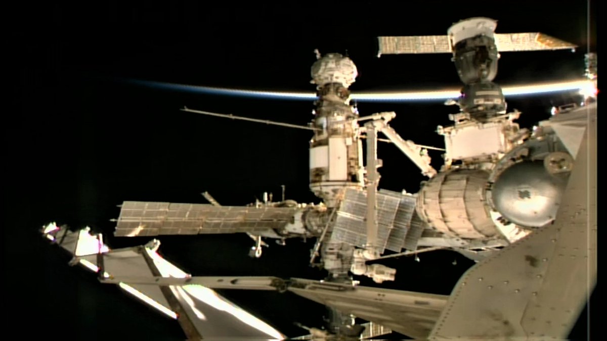 Next_Gen_Space's tweet photo. 🔴📢#ISS #CanadArm2 on it's way to inspect #ProgressMS21 #Leak today--On the move, #ISS just entered orbital night👇👇👇
Watch #live  #ISSlive #chat  #tracker #Earth #Views 
https://t.co/RnIDaJ1OIl https://t.co/bR9hnR2S6f