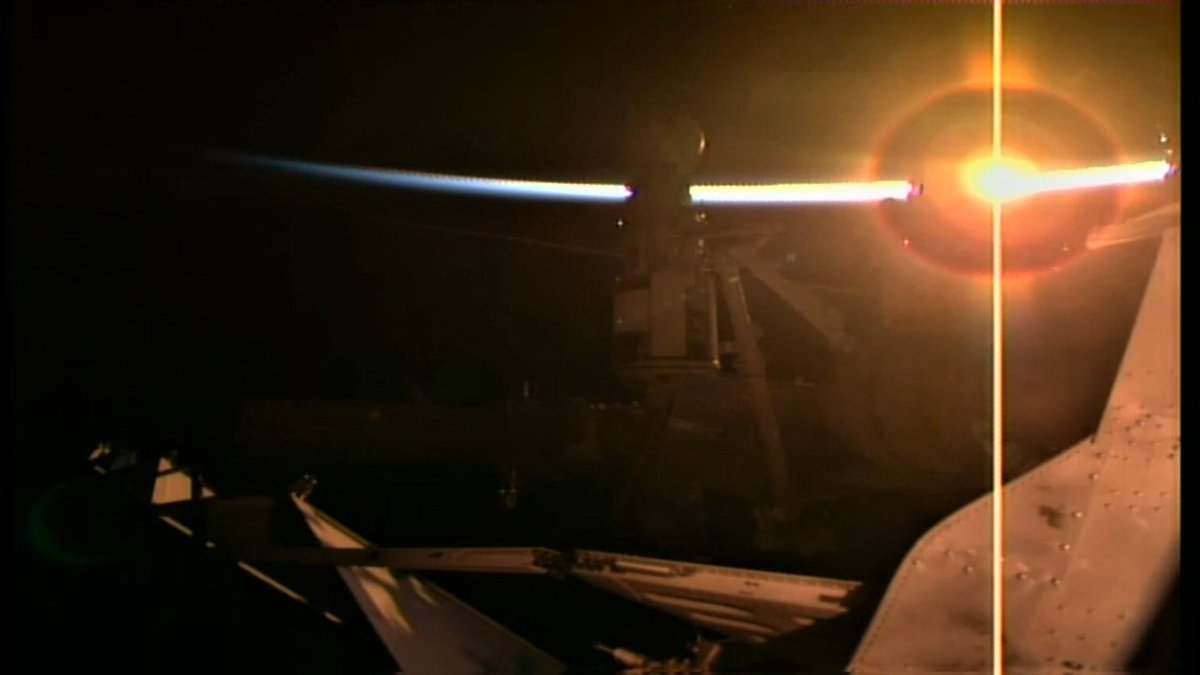 Next_Gen_Space's tweet photo. 🔴📢#ISS #CanadArm2 on it's way to inspect #ProgressMS21 #Leak today--On the move, #ISS just entered orbital night👇👇👇
Watch #live  #ISSlive #chat  #tracker #Earth #Views 
https://t.co/RnIDaJ1OIl https://t.co/bR9hnR2S6f