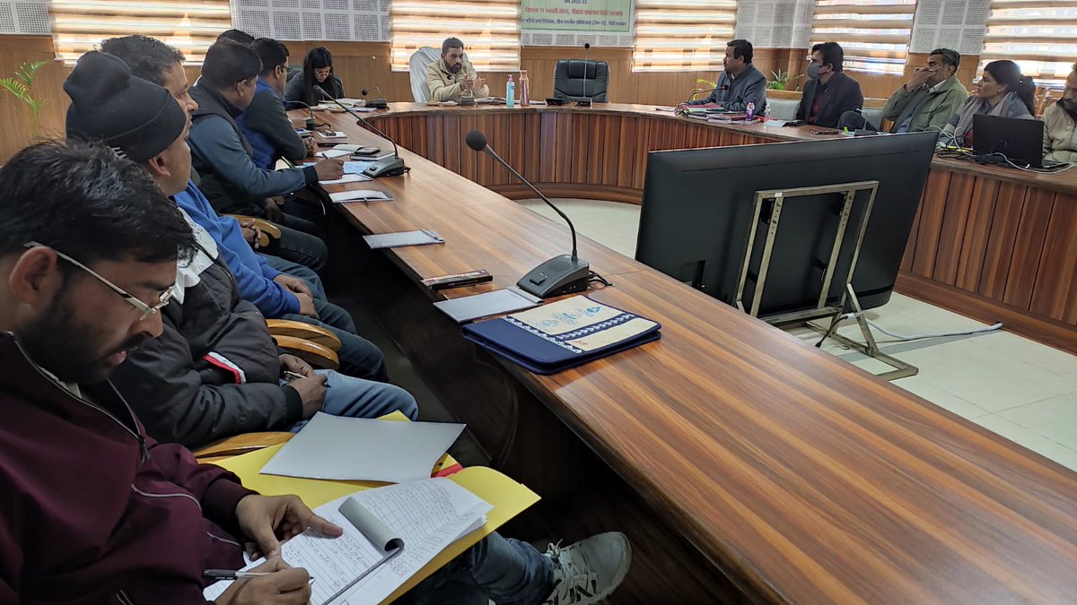 cdo_pauri's tweet photo. Under the chairmanship of District Magistrate Sir , the half-yearly meeting of the Technical Guidance Committee of the sixth phase of the Green Agriculture Project was organized. 
@basava_ias @SecyRDUK @MoRD_GoI #vikasvibhagpauri https://t.co/dI9msoU6Do
