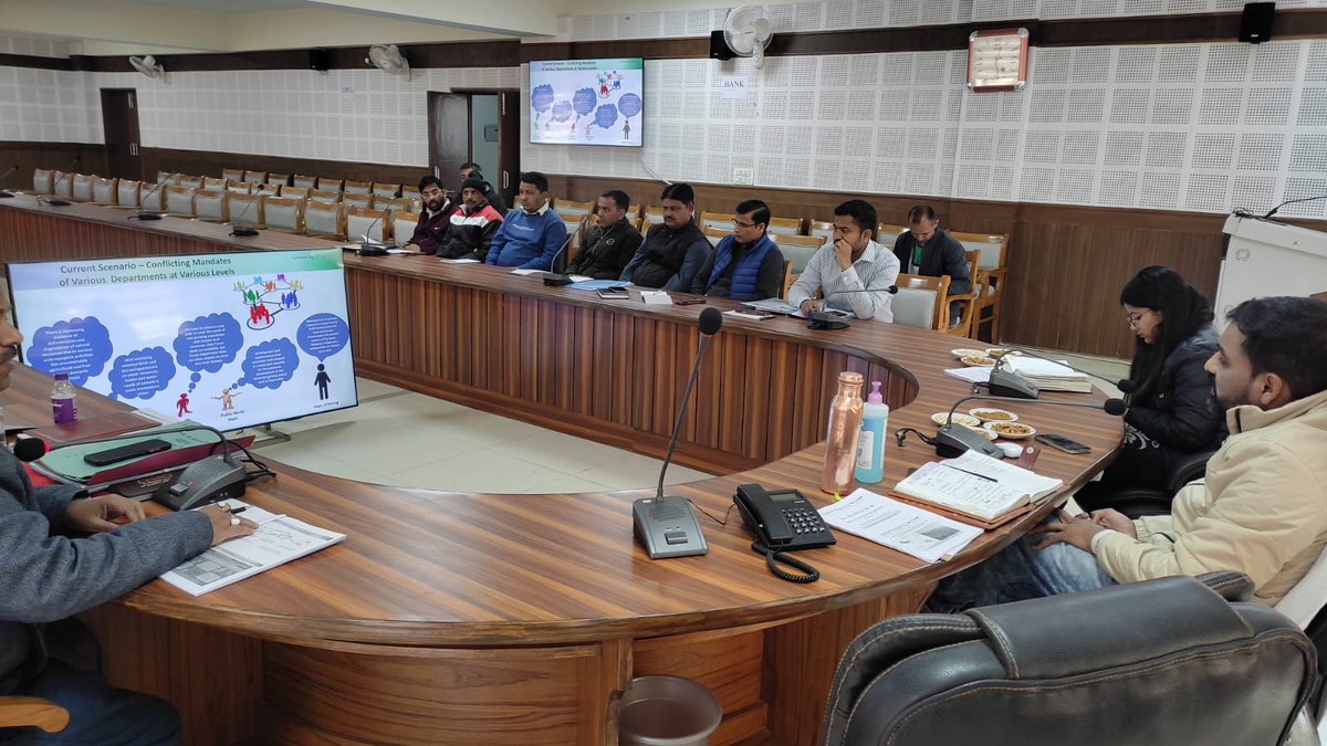 cdo_pauri's tweet photo. Under the chairmanship of District Magistrate Sir , the half-yearly meeting of the Technical Guidance Committee of the sixth phase of the Green Agriculture Project was organized. 
@basava_ias @SecyRDUK @MoRD_GoI #vikasvibhagpauri https://t.co/dI9msoU6Do