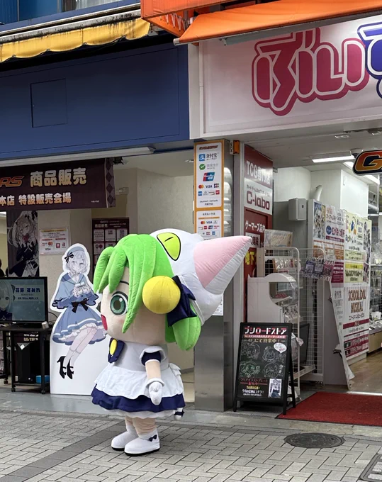 研修の帰りに秋葉原に寄ってきました。主な目的は、姪っ子のプレゼントのピクミン3探し、、、ラブライブがブルアカになってた。ゲマズの前にデジ子おった。 