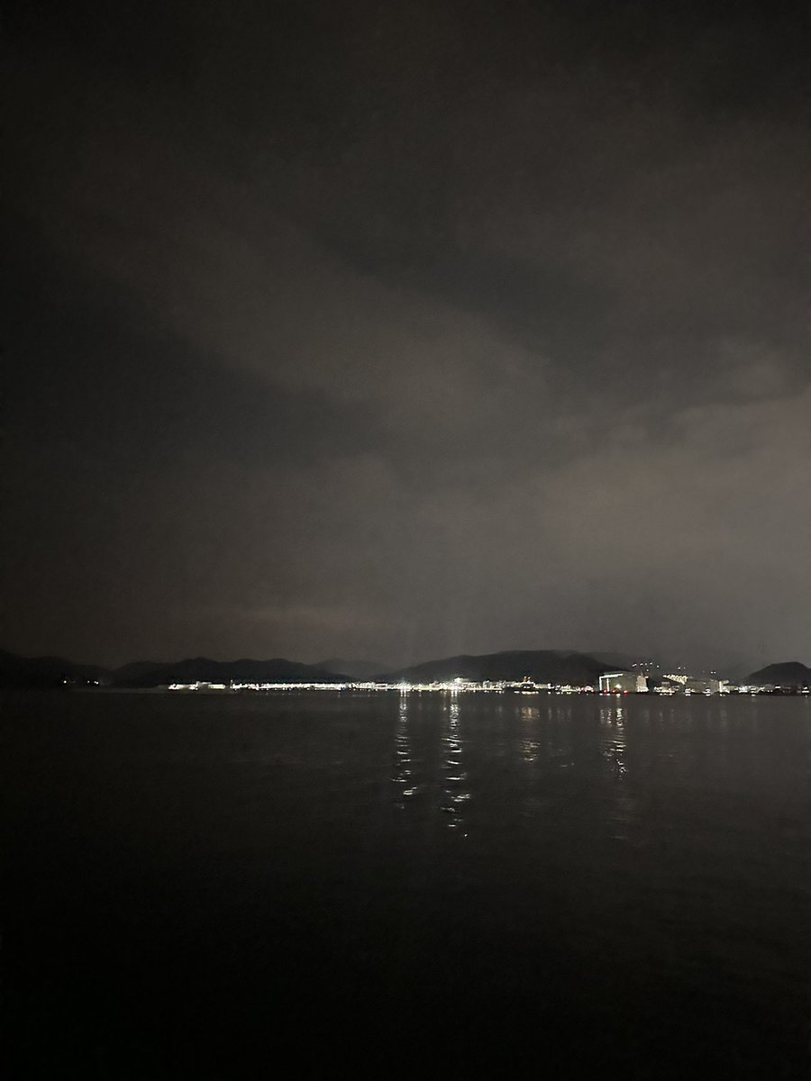 ____NavY__'s tweet photo. 언제 집에가지...
#마산 #진해 https://t.co/vVgNkQHGb1