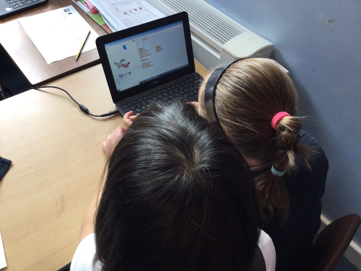 UptonWestleasch's tweet photo. #WestleaHazelY3 are enjoying their computer lesson today using Scratch.#WestleaComputing https://t.co/fpP6zL4Z0A