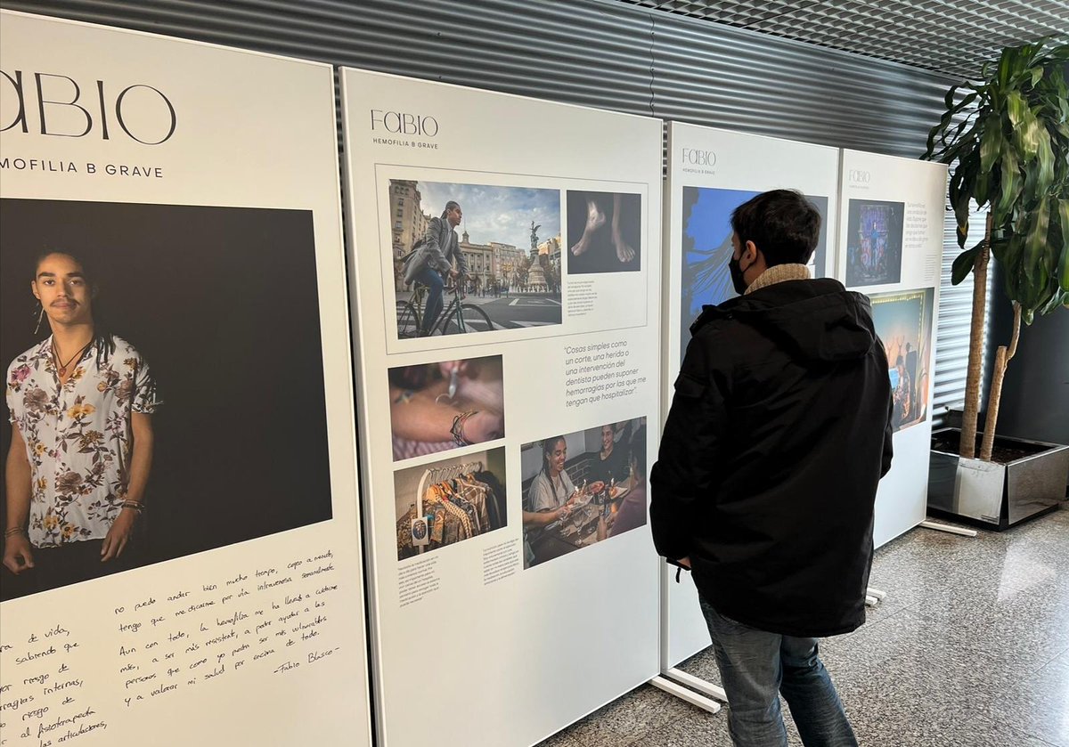 hemoandalucia's tweet photo. Disfrutando de la exposición de @apalaciosrubio, "HEMO. Instantes de una vida".

Un proyecto de @CSLBehring, con el apoyo de @fedhemo, expuesto en el Hospital Universitario la Paz. https://t.co/VJolFd0Ezx